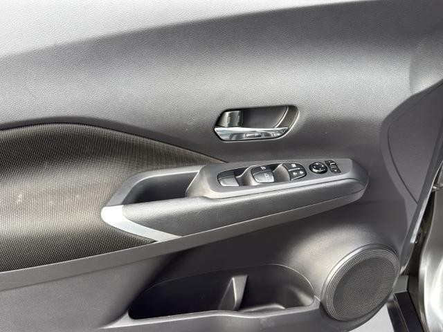 Nissan Kicks Vehicle Full-screen Gallery Image 30