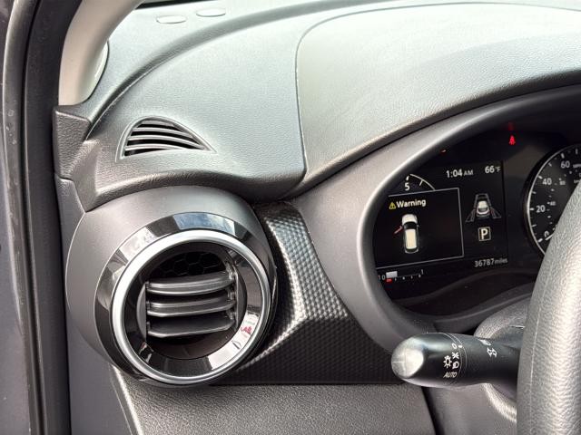 Nissan Kicks Vehicle Full-screen Gallery Image 31