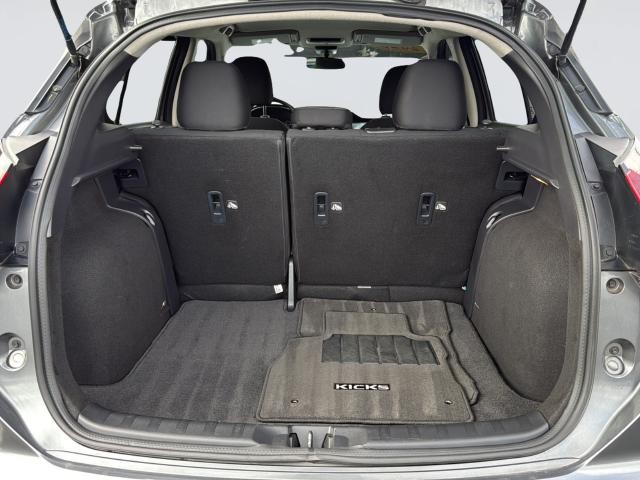 Nissan Kicks Vehicle Full-screen Gallery Image 32