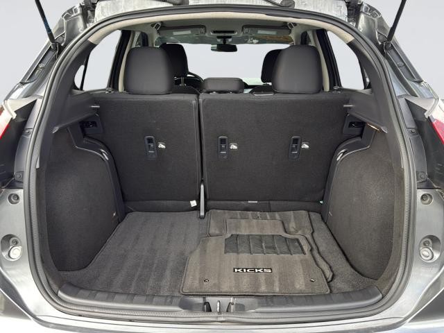 Nissan Kicks Vehicle Full-screen Gallery Image 35