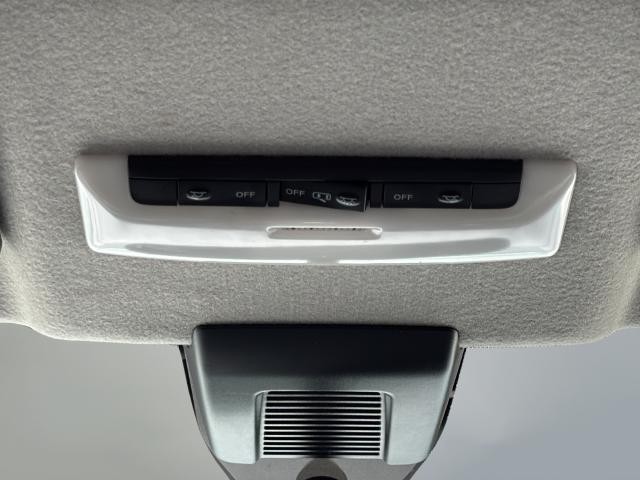 Nissan Kicks Vehicle Full-screen Gallery Image 36