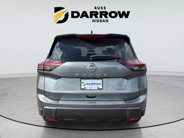 Nissan Rogue Vehicle Full-screen Gallery Image 4