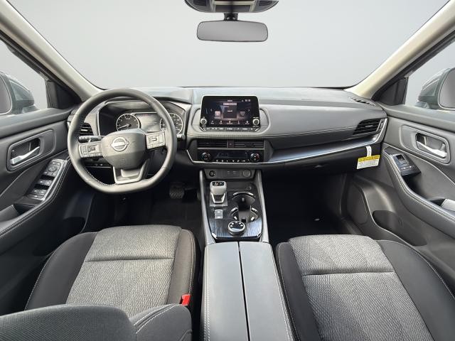 Nissan Rogue Vehicle Full-screen Gallery Image 9