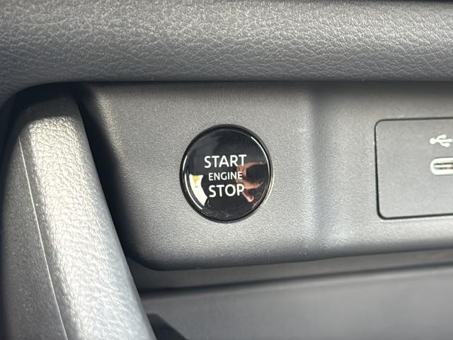 Nissan Rogue Vehicle Full-screen Gallery Image 13