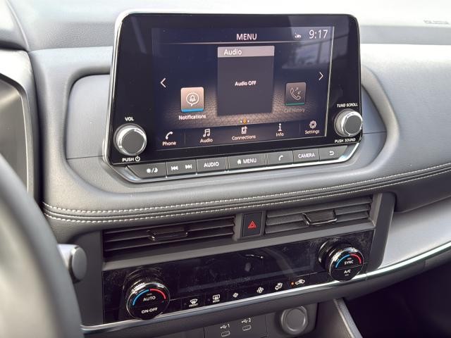 Nissan Rogue Vehicle Full-screen Gallery Image 14