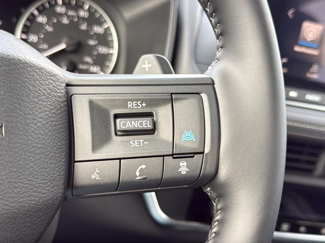 Nissan Rogue Vehicle Full-screen Gallery Image 17