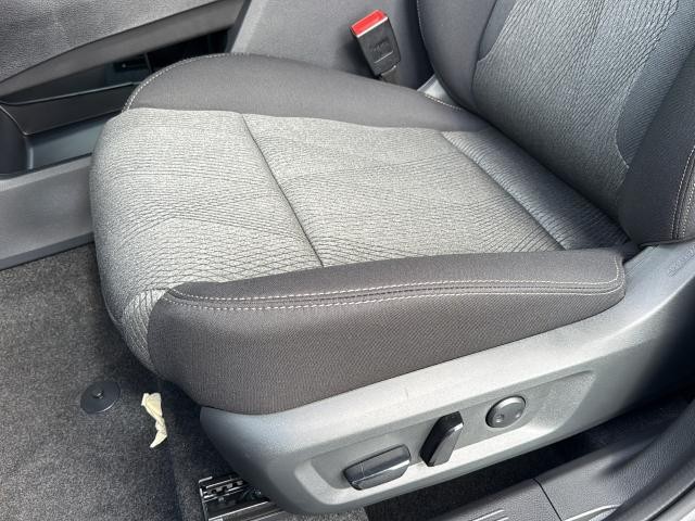 Nissan Rogue Vehicle Full-screen Gallery Image 18