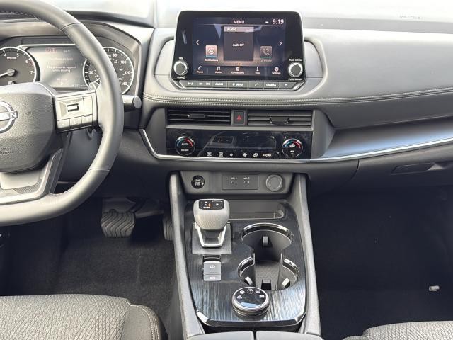 Nissan Rogue Vehicle Full-screen Gallery Image 20