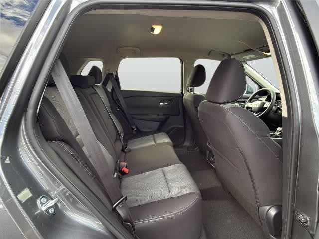 Nissan Rogue Vehicle Full-screen Gallery Image 25
