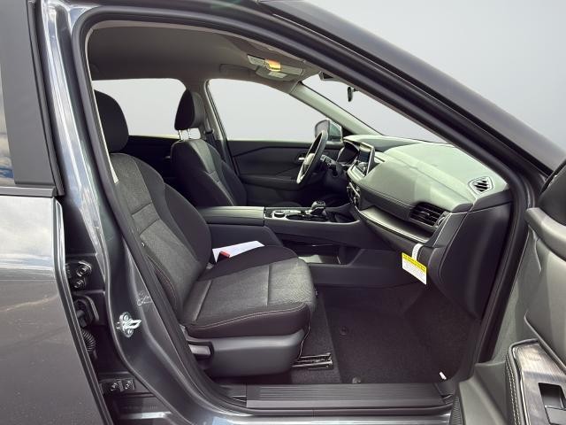 Nissan Rogue Vehicle Full-screen Gallery Image 26