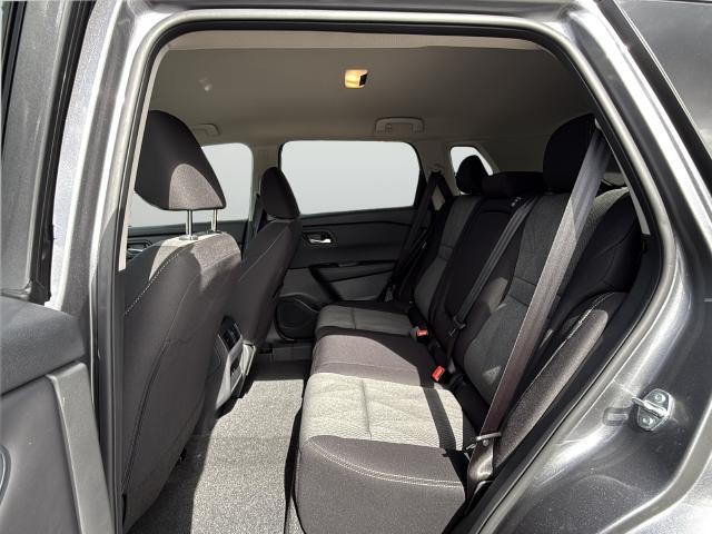 Nissan Rogue Vehicle Full-screen Gallery Image 27