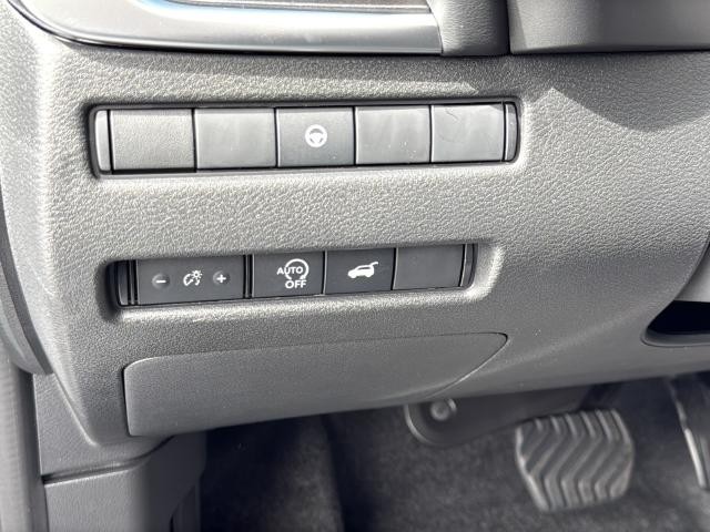 Nissan Rogue Vehicle Full-screen Gallery Image 28