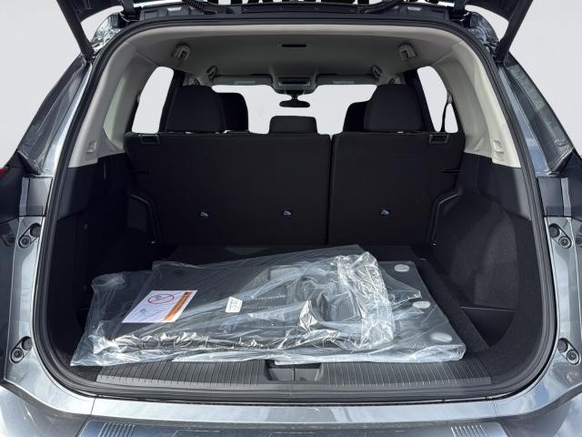 Nissan Rogue Vehicle Full-screen Gallery Image 32