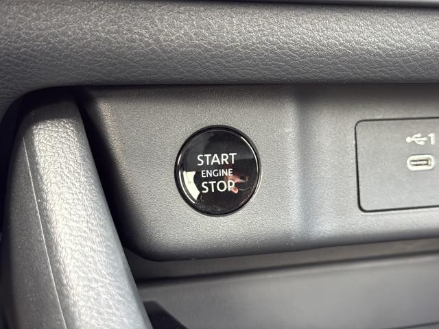 Nissan Rogue Vehicle Full-screen Gallery Image 33