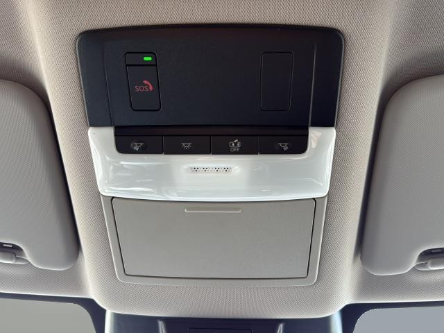 Nissan Rogue Vehicle Full-screen Gallery Image 36