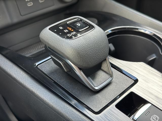 Nissan Rogue Vehicle Full-screen Gallery Image 37