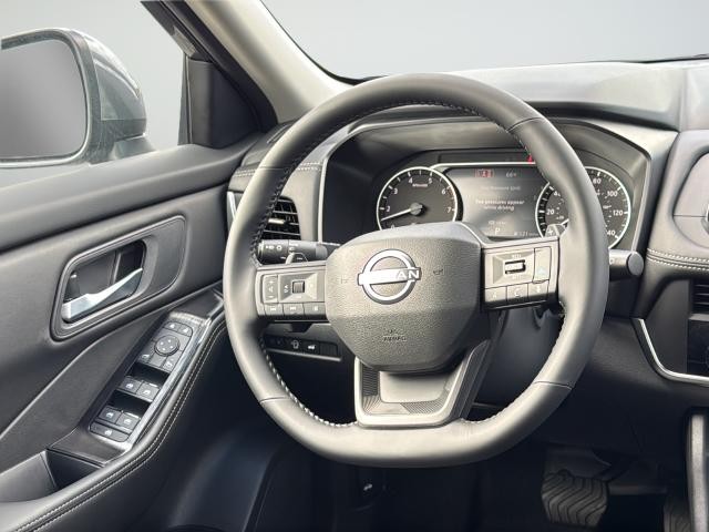 Nissan Rogue Vehicle Full-screen Gallery Image 38