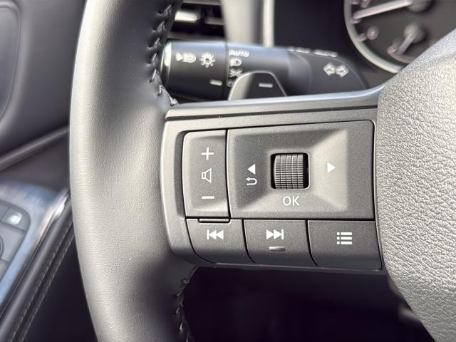 Nissan Rogue Vehicle Full-screen Gallery Image 39