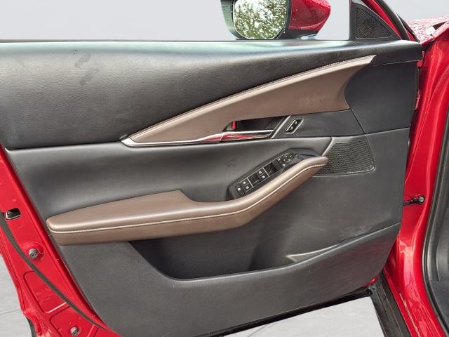 Mazda CX-30 Vehicle Full-screen Gallery Image 30