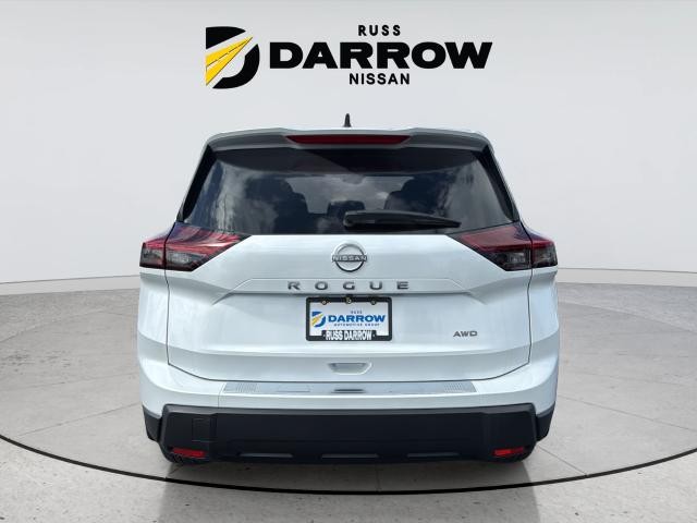 Nissan Rogue Vehicle Full-screen Gallery Image 4