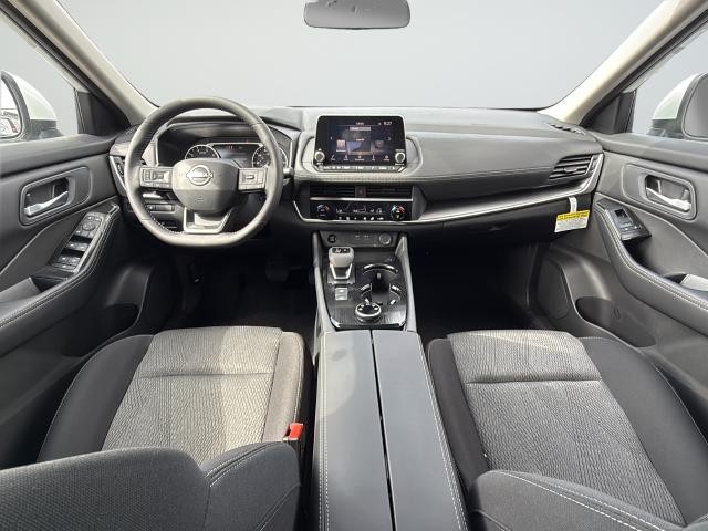 Nissan Rogue Vehicle Full-screen Gallery Image 9