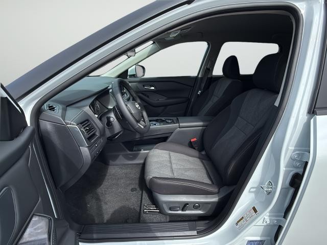 Nissan Rogue Vehicle Full-screen Gallery Image 10