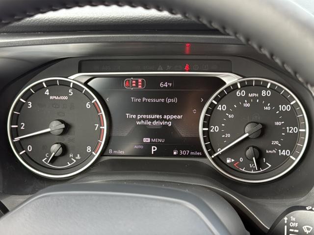 Nissan Rogue Vehicle Full-screen Gallery Image 12