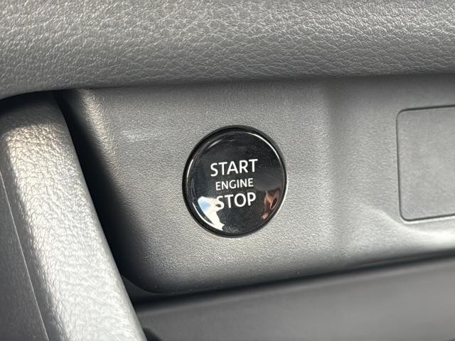 Nissan Rogue Vehicle Full-screen Gallery Image 13