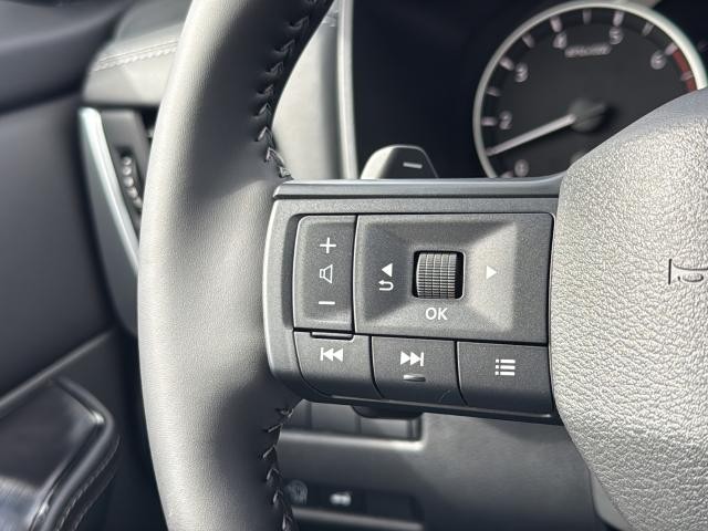 Nissan Rogue Vehicle Full-screen Gallery Image 16