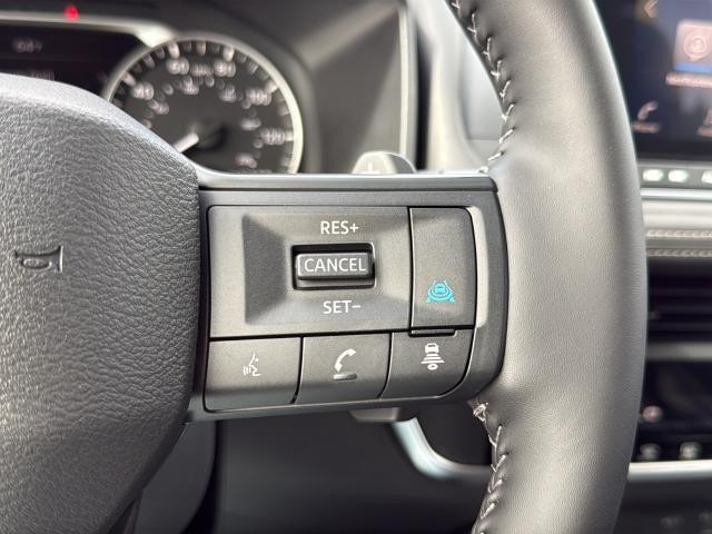 Nissan Rogue Vehicle Full-screen Gallery Image 17