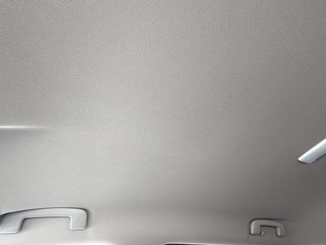 Nissan Rogue Vehicle Full-screen Gallery Image 19