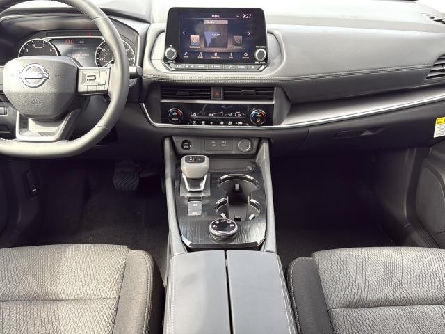 Nissan Rogue Vehicle Full-screen Gallery Image 20