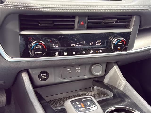 Nissan Rogue Vehicle Full-screen Gallery Image 21