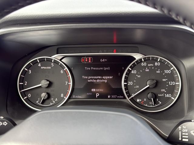 Nissan Rogue Vehicle Full-screen Gallery Image 23