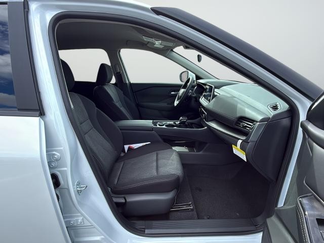 Nissan Rogue Vehicle Full-screen Gallery Image 26