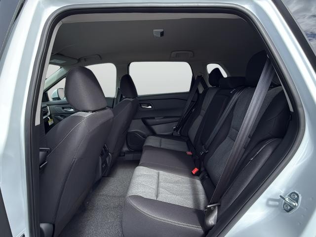 Nissan Rogue Vehicle Full-screen Gallery Image 27