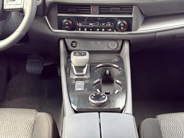 Nissan Rogue Vehicle Full-screen Gallery Image 29