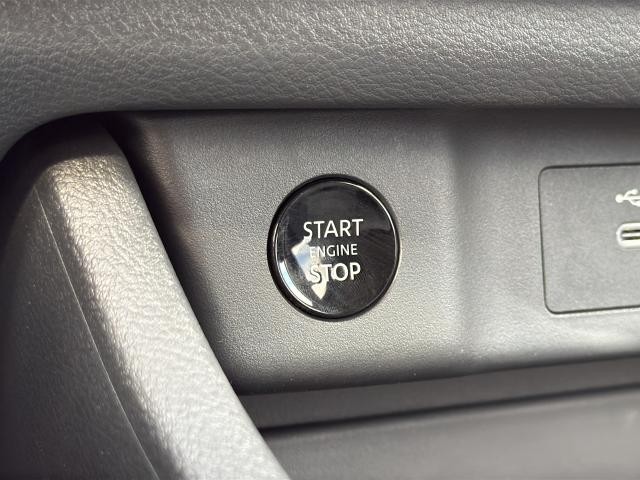 Nissan Rogue Vehicle Full-screen Gallery Image 33