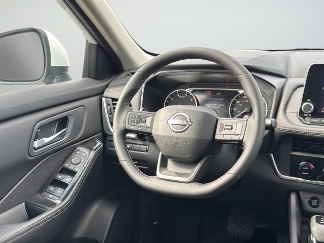 Nissan Rogue Vehicle Full-screen Gallery Image 38