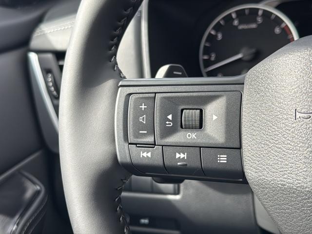 Nissan Rogue Vehicle Full-screen Gallery Image 39