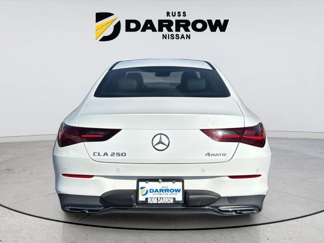 Mercedes-Benz CLA Vehicle Full-screen Gallery Image 4
