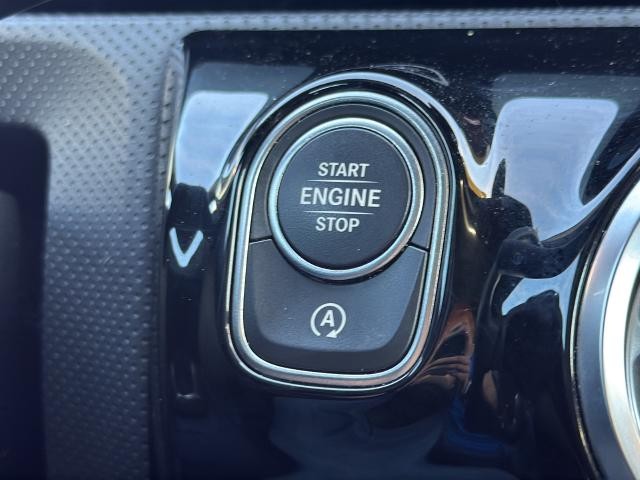 Mercedes-Benz CLA Vehicle Full-screen Gallery Image 13