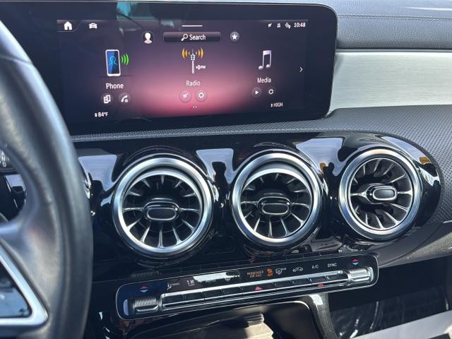 Mercedes-Benz CLA Vehicle Full-screen Gallery Image 14