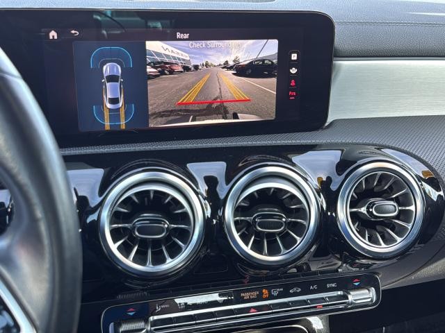 Mercedes-Benz CLA Vehicle Full-screen Gallery Image 15