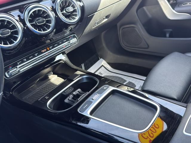 Mercedes-Benz CLA Vehicle Full-screen Gallery Image 21