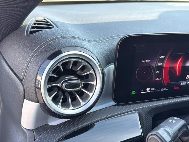 Mercedes-Benz CLA Vehicle Full-screen Gallery Image 30
