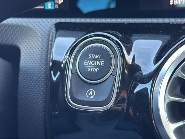 Mercedes-Benz CLA Vehicle Full-screen Gallery Image 32
