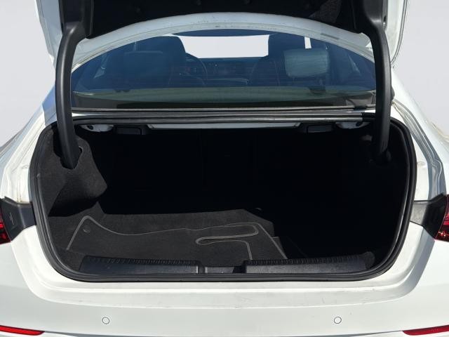 Mercedes-Benz CLA Vehicle Full-screen Gallery Image 34