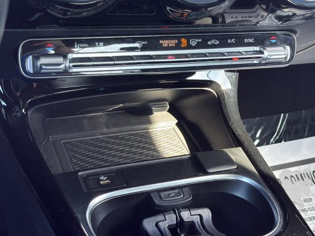 Mercedes-Benz CLA Vehicle Full-screen Gallery Image 40