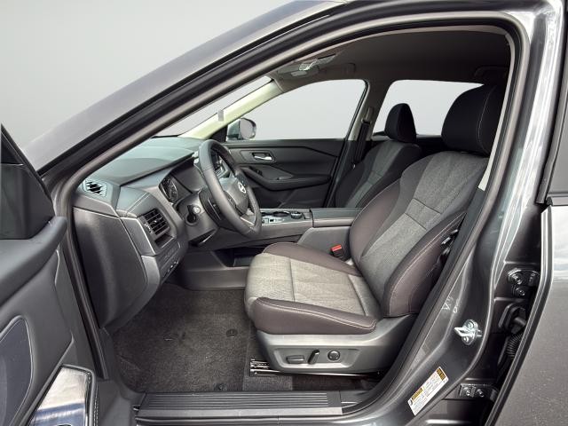 Nissan Rogue Vehicle Full-screen Gallery Image 10